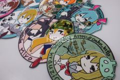絵のタッチが伝わるように刺繡したオリジナル刺繡ワッペン7種を別方向から。
