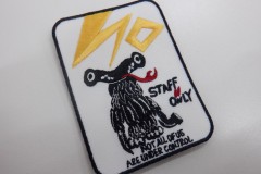 黄色の稲妻と怪物のキャラクターを刺繡した、スタッフオリジナル刺繡ワッペンの制作実績。