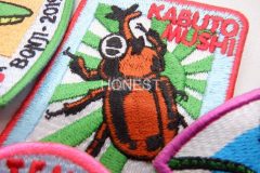 こだわりのある昆虫デザインの刺繡ワッペンのカブトムシのアップ。