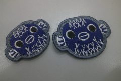 青色のフグのキャラクターを刺繡した、オリジナル刺繡ワッペンの制作実績。