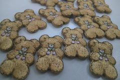 平縫いでリアルな毛並みをイメージした刺繍ワッペン。五円玉大の大きさにも対応しています。