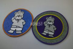 クマのキャラクターを刺繡した、オリジナル刺繡ワッペン二種類の制作実績。