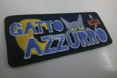 黒のツイル生地にBARの店舗ロゴを加工した、オリジナル刺繍ワッペンの制作事例。多色構造。