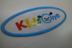 カラフルな6色で加工した、保育園のオリジナル刺繍ワッペンの制作事例。