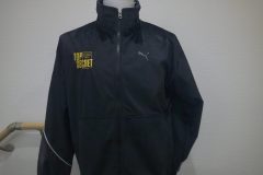 トラックジャケット右胸に刺繍