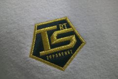 パイルジャケット右胸に縁取り刺繍