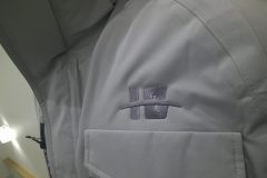 防寒着左胸に社名ロゴ刺繍