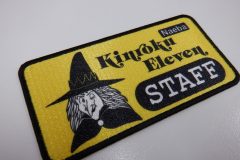 山吹色をベースにキャラクターデザインがあしらわれた、企業スタッフ用のプリントワッペンの加工事例。