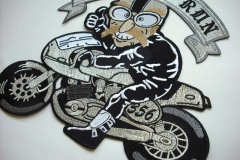 モーターサイクルクラブのオリジナル刺繍ワッペン。形状を綺麗にヒートカットされているワッペンの制作実績。