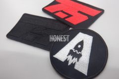 アパレルブランドのオリジナルロゴの刺繍ワッペン3つの制作実績。