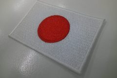 日本国旗をモチーフにしたシンプルな構造に、刺繍技術がうかがえる刺繍ワッペン。