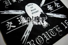 黒地に白色の糸で刺繍したバイカーのオリジナルワッペンの制作実績。
