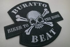 黒地に白糸のコントラストが非常に強いバイカーのオリジナル刺繡ワッペンの制作事例。