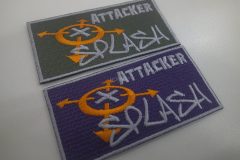 オレンジ色の照準と「ATTACKER」チーム名が刺繡された、色の異なるオリジナル刺繡ワッペンの制作実績。