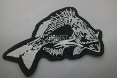 黒色に一部が骨になった魚の絵が迫力のある刺繡のオリジナル刺繡ワッペンの制作事例。