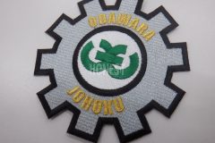 歯車型の形状が特徴的な剣道部のオリジナル刺繍ワッペン。生地はエンブクロスのシルバーグレーを使用した作品。