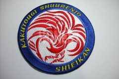 火の鳥のシルエット刺繍が中央に大きめに縫われた、格闘技修練所のオリジナル詩趣ワッペンの加工事例。