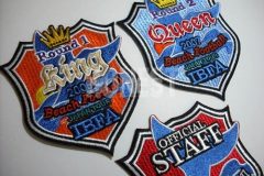 3パターンのオリジナル刺繍ワッペン。KING・QUEEN・STAFFと使い分けられる多色刺繍で作られた作品。