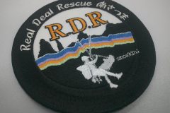 細かい文字や模様にも対応した、ししゅう屋HONESTのオリジナル刺繡ワッペン。