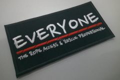 団体名と赤色のロープをアクセントをシンプルに刺繡した、長方形のオリジナル刺繡ワッペンの制作実績。