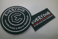 シンプルな団体名の刺繡2種のオリジナル刺繡ワッペンの制作実績。