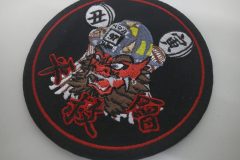 丑寅の纏を掲げた勇ましい顔の鬼の迫力のある刺繡が特徴のオリジナル刺繡ワッペンの制作実績。
