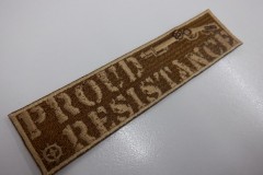 大きくチーム名を刺繍し、ライフルと照準のイラストをワンポイントとしたオリジナル刺繡ワッペンの制作実績。