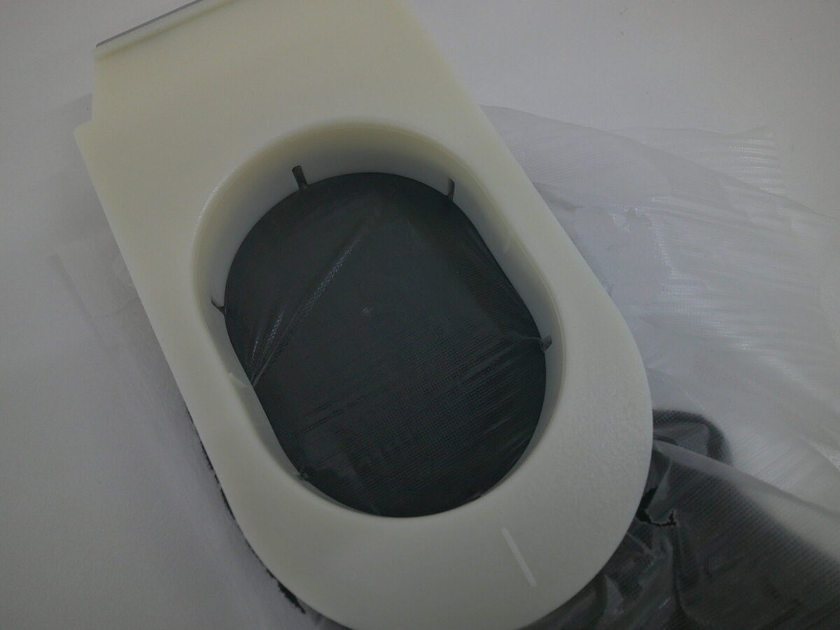 靴下刺繍ではこのような「靴下枠」(専用枠)を使用します