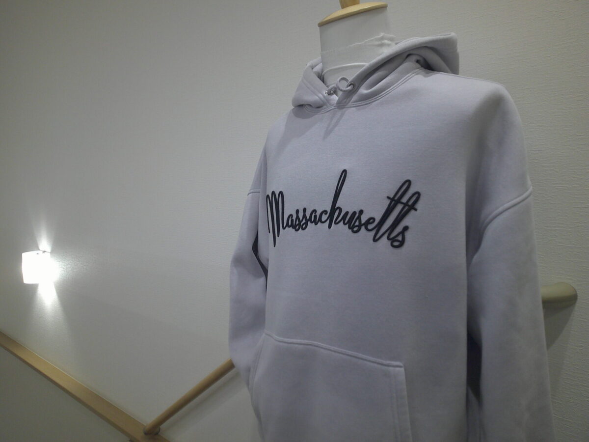 ウェアフロントへの3Dビッグサイズ刺繍