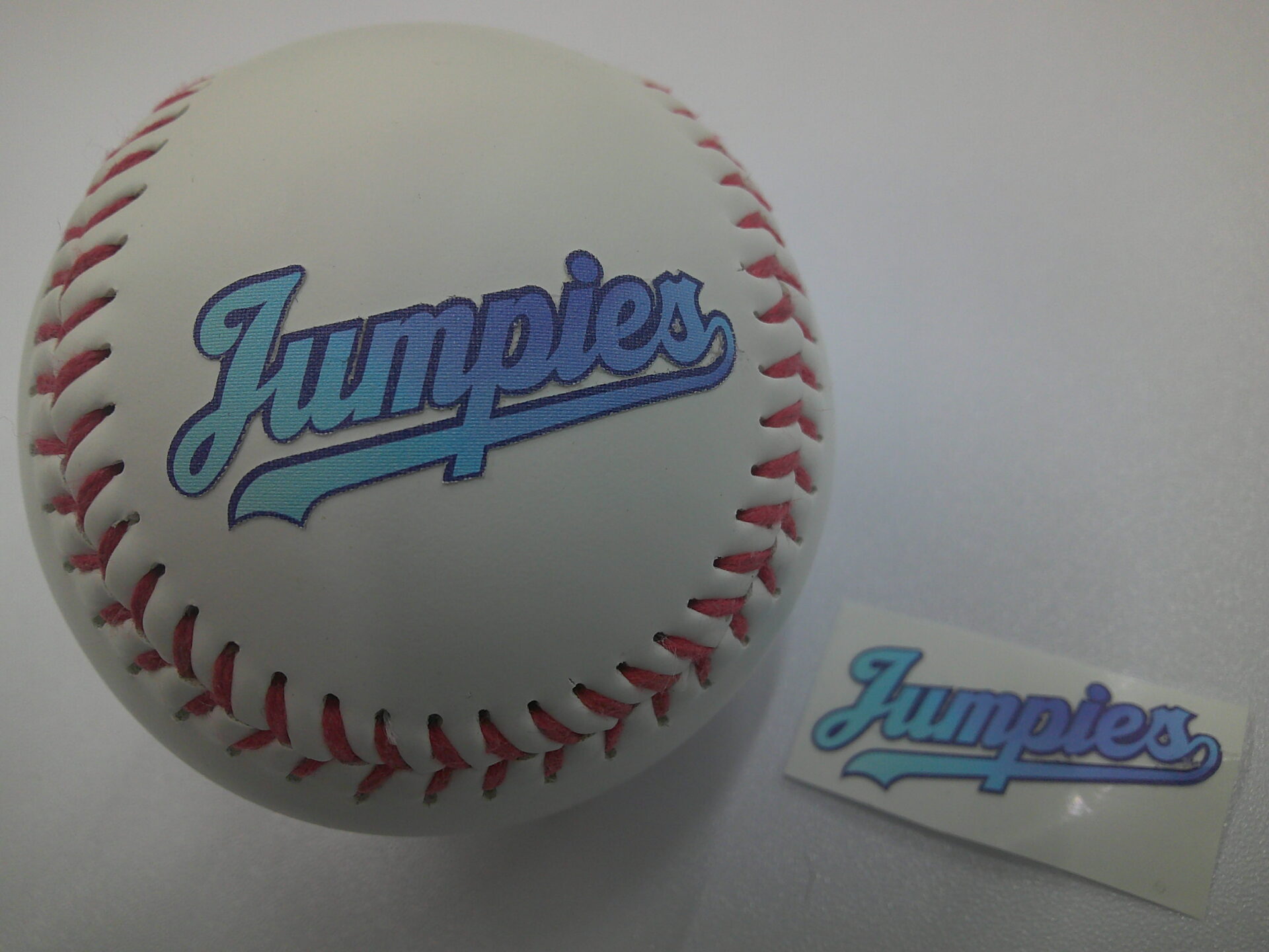 ボールにも貼れる!