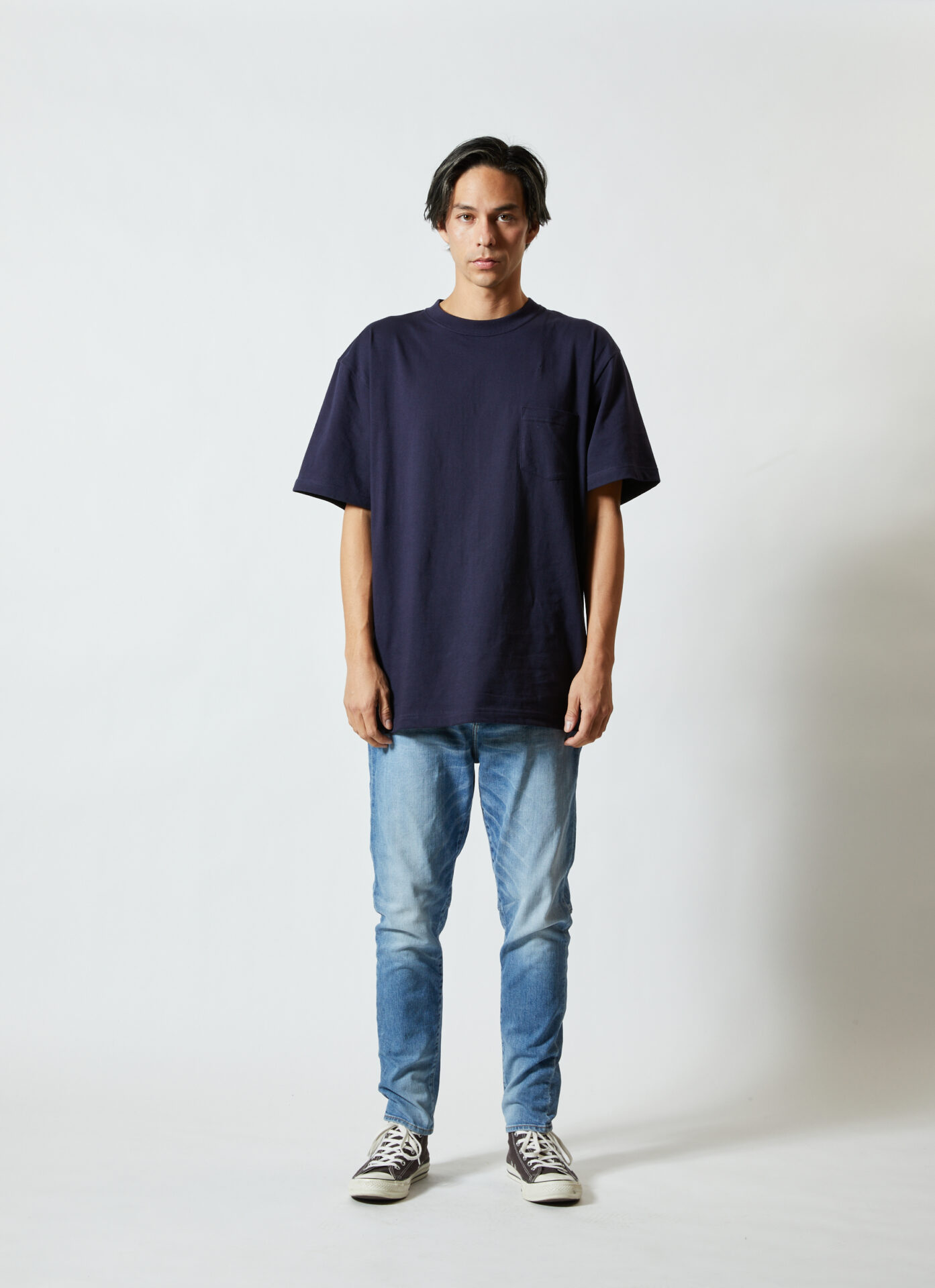 5006 Tシャツ・ブラック・男性モデル着用