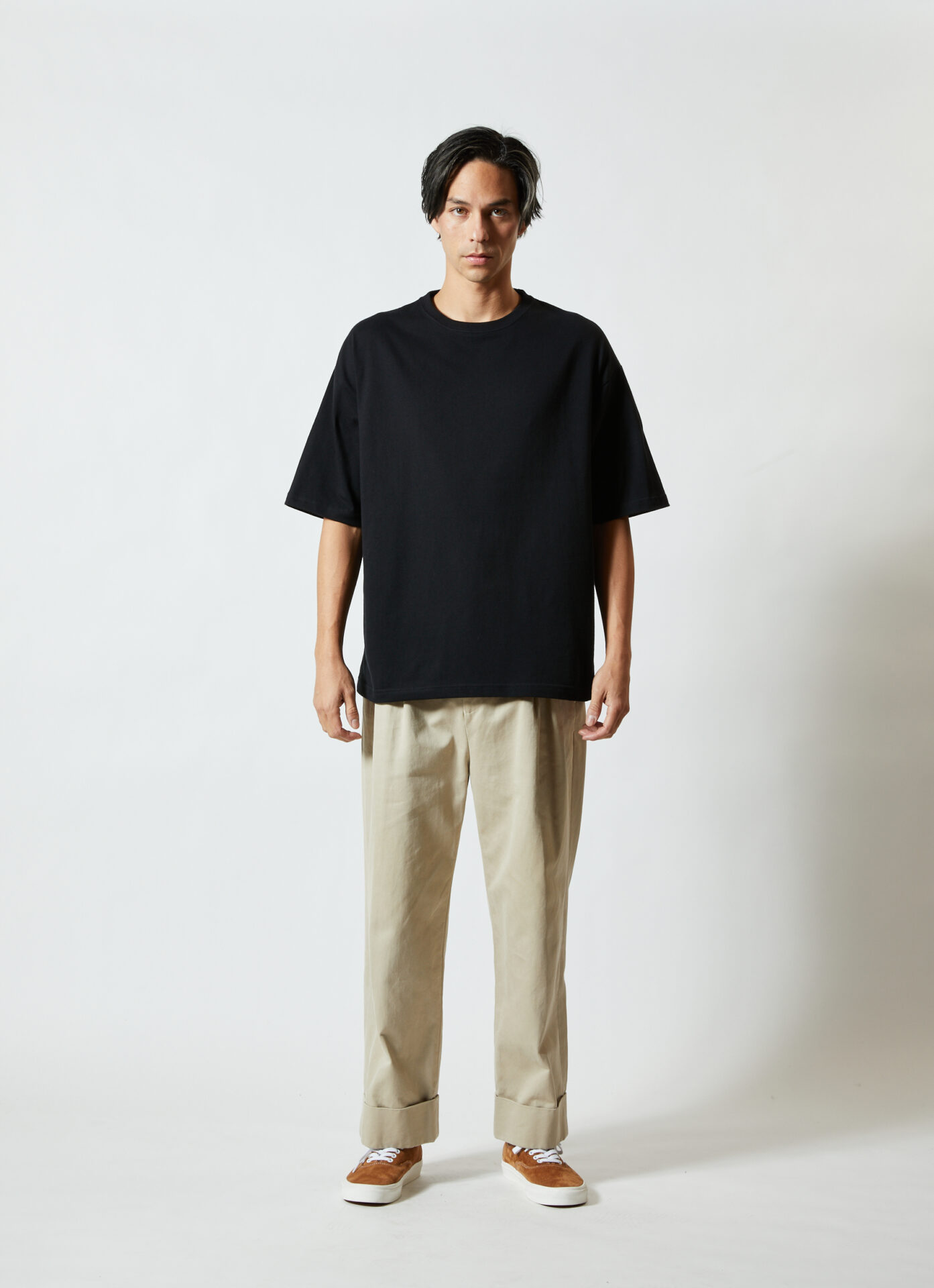 5508 Tシャツ・ブラック・男性モデル着用・正面