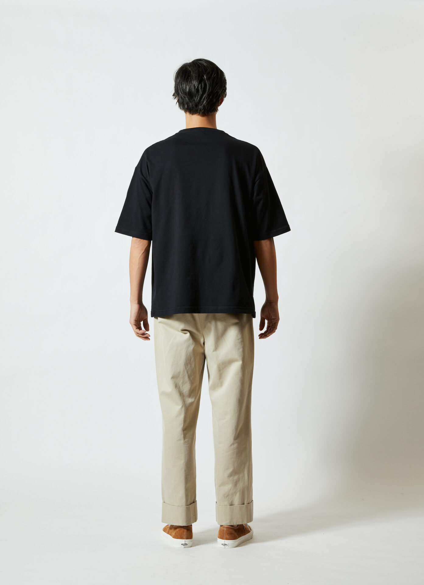 5508 Tシャツ・ブラック・男性モデル着用・背面