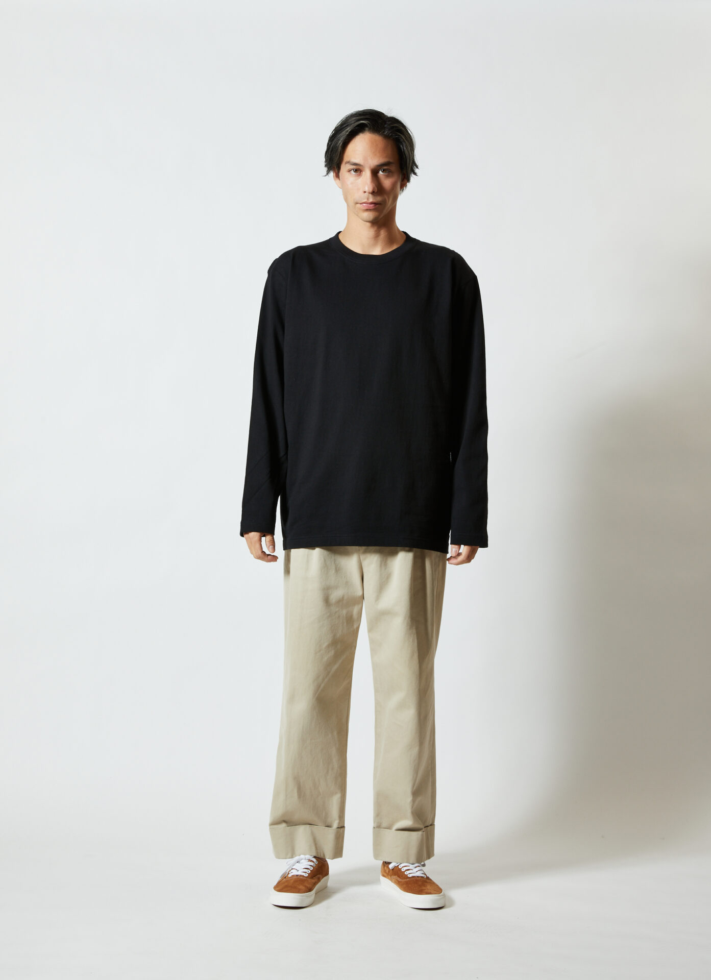 5010長袖 Tシャツ・ブラック・男性モデル着用・正面