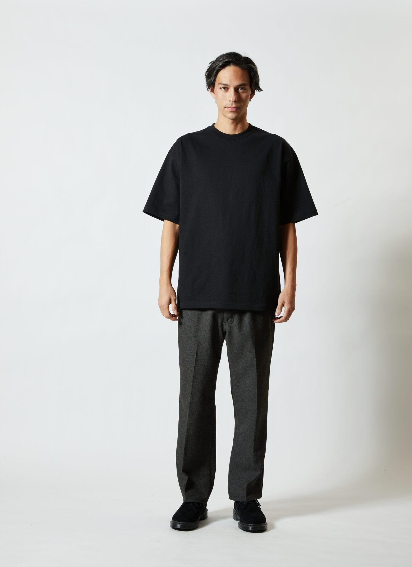 4411 Tシャツ・ブラック・男性モデル着用・正面