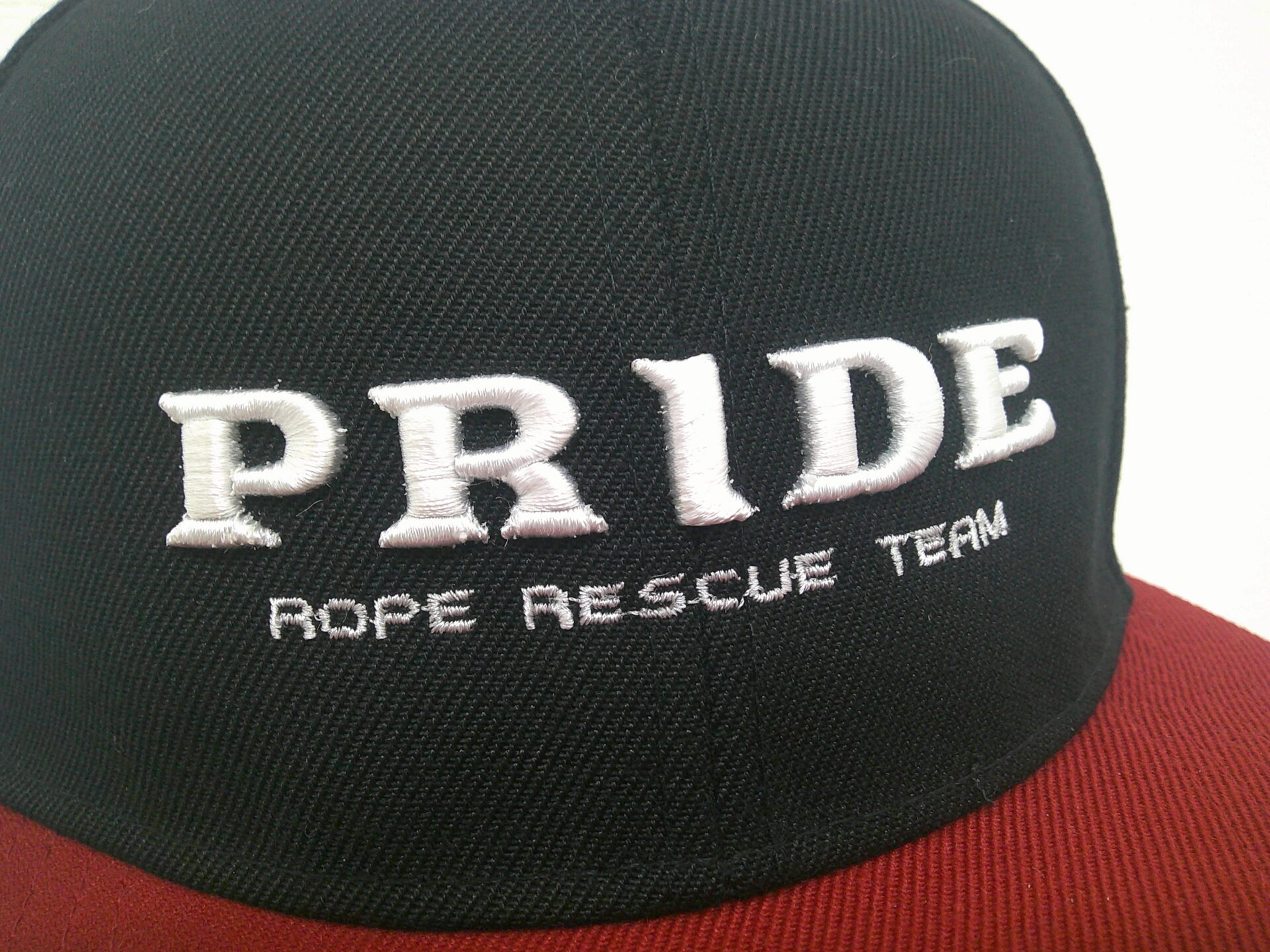 3D帽子刺繍と通常の帽子刺繍のコンビネーションの制作実績。