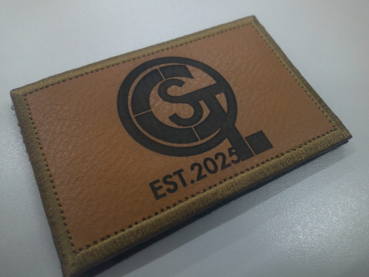 レスキュー隊のチームロゴを彫刻したオリジナルレザーパッチの制作実績。