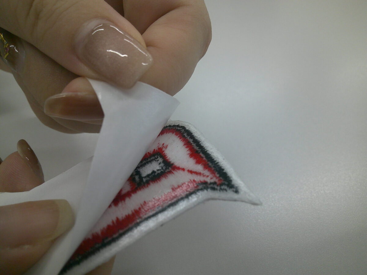 3Dワッペンの裏面をシールタイプ仕様にした製作事例。