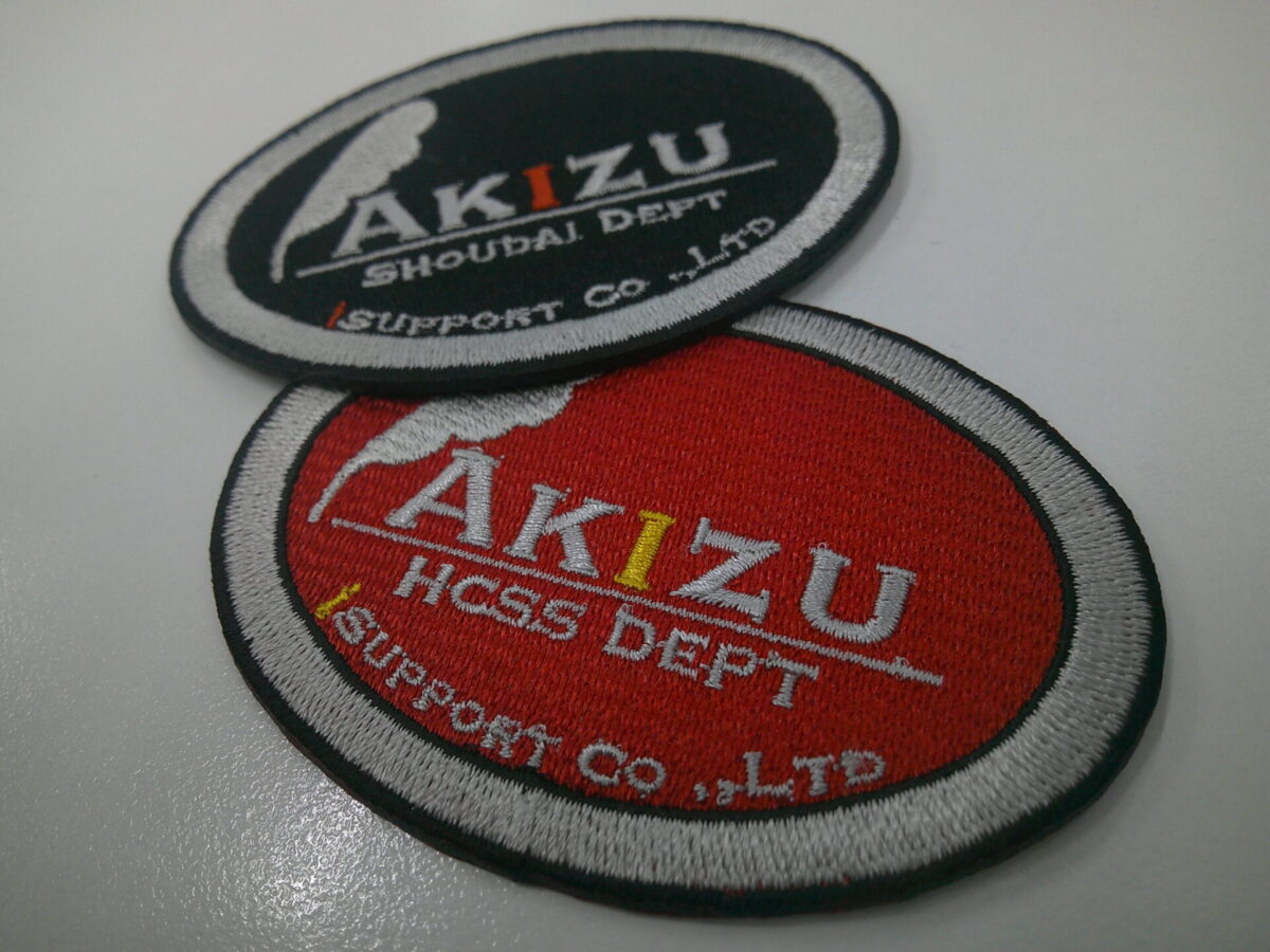 医療機関のオリジナル刺繍ワッペン。同一ロゴの色違いの制作。