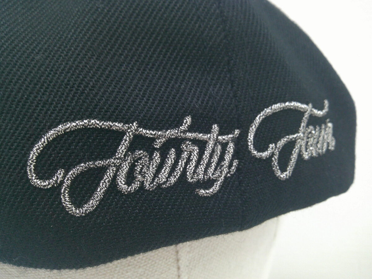 軽めの3D刺繍。蛇腹糸の質感が良く分かるアップ。