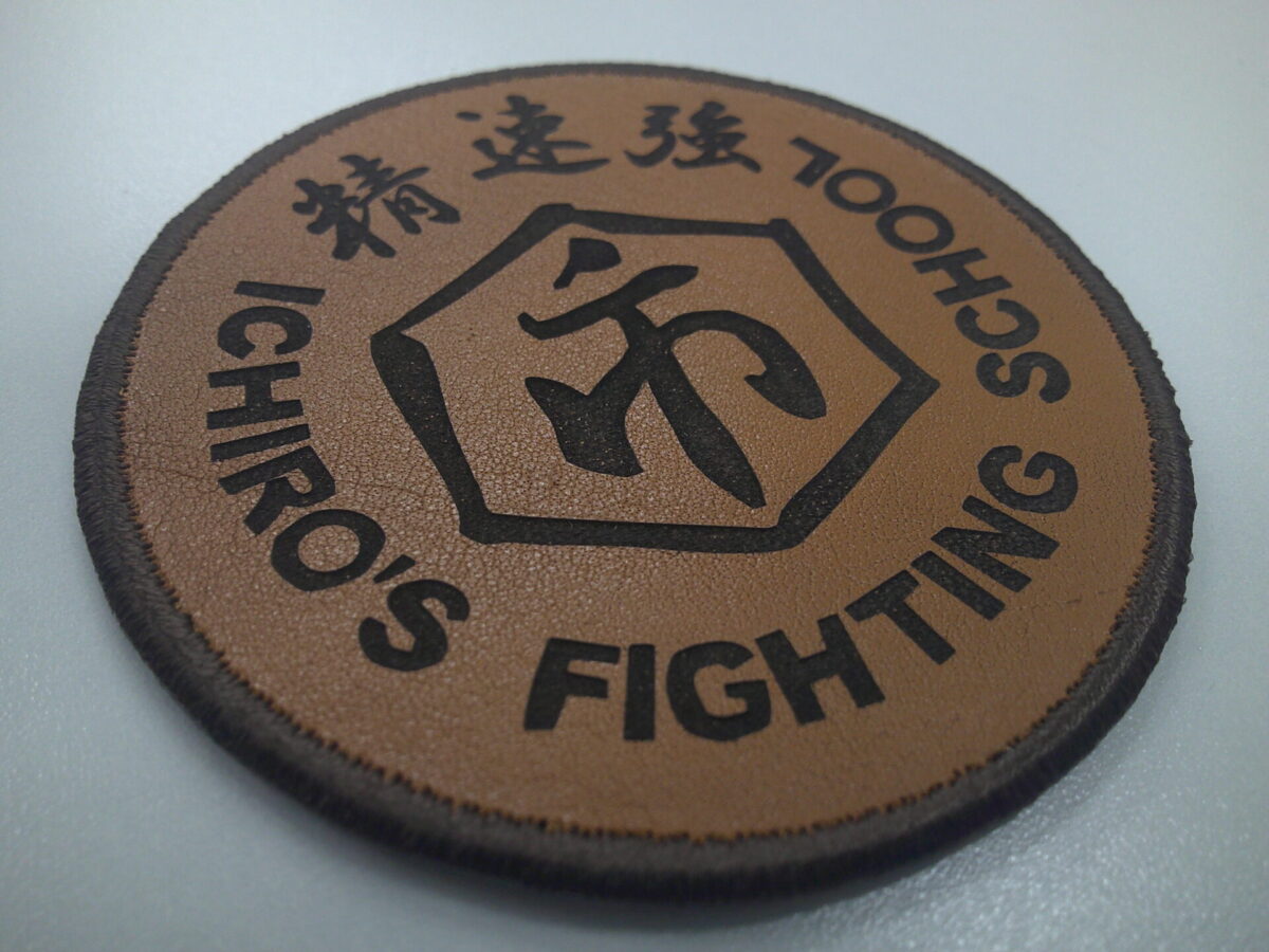 ファイティングスクールのオリジナルレザーパッチ制作実績。