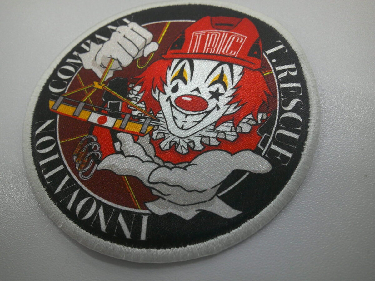 レスキュー隊のプリントワッペン。大きなキャラクターデザインがインパクト大な制作事例。